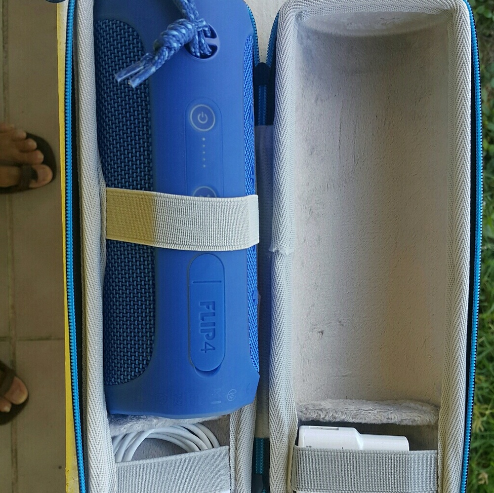 BLUETOOTH SPEAKER CASE